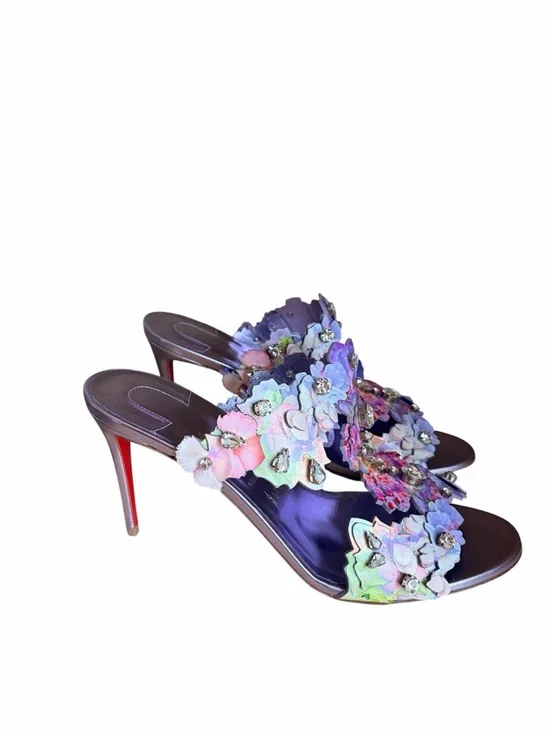 Christian Louboutin Flora
85mm crystal accent wedding heels RETAIL 2,995 - Picture 10 of 13